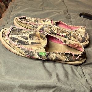 Sanuk camo shoes